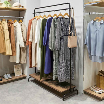 店舗用品店舗什器オーバーハンガーラックブラックの商品画像